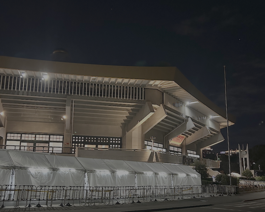 昨日はUVERworldとの対バンイベントで、セカオワ＠武道館をマニピュレートしてきました。
久しぶりの武道館、いつもと違う雰囲気でめちゃくちゃ盛り上がりましたね🔥
そしてこれが僕の2025年仕事納め。
緊張の万博開会式😅をはじめ、ツアーやフェス、制作まで濃い一年でした。
来年もよろしくです！