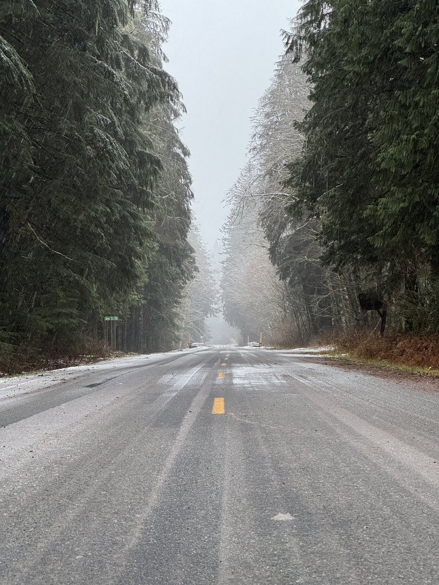 pratt_gr's tweet image. Was above Granite Falls today and it was sticking around 1,200’ at 3:30. Cooler air was coming in at that time