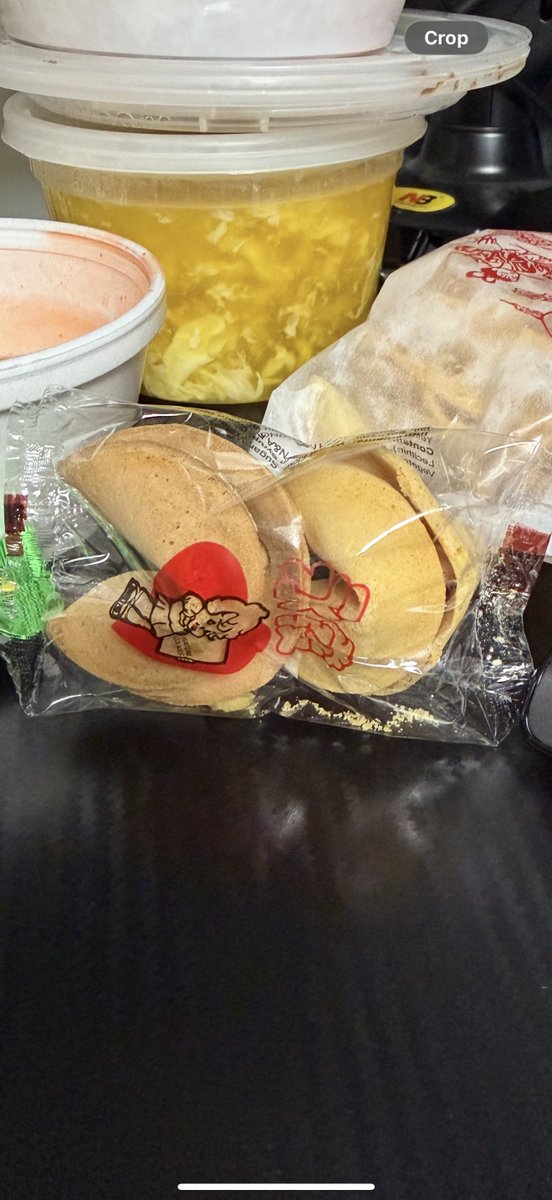 luckfau's tweet image. Chat is this real ?!