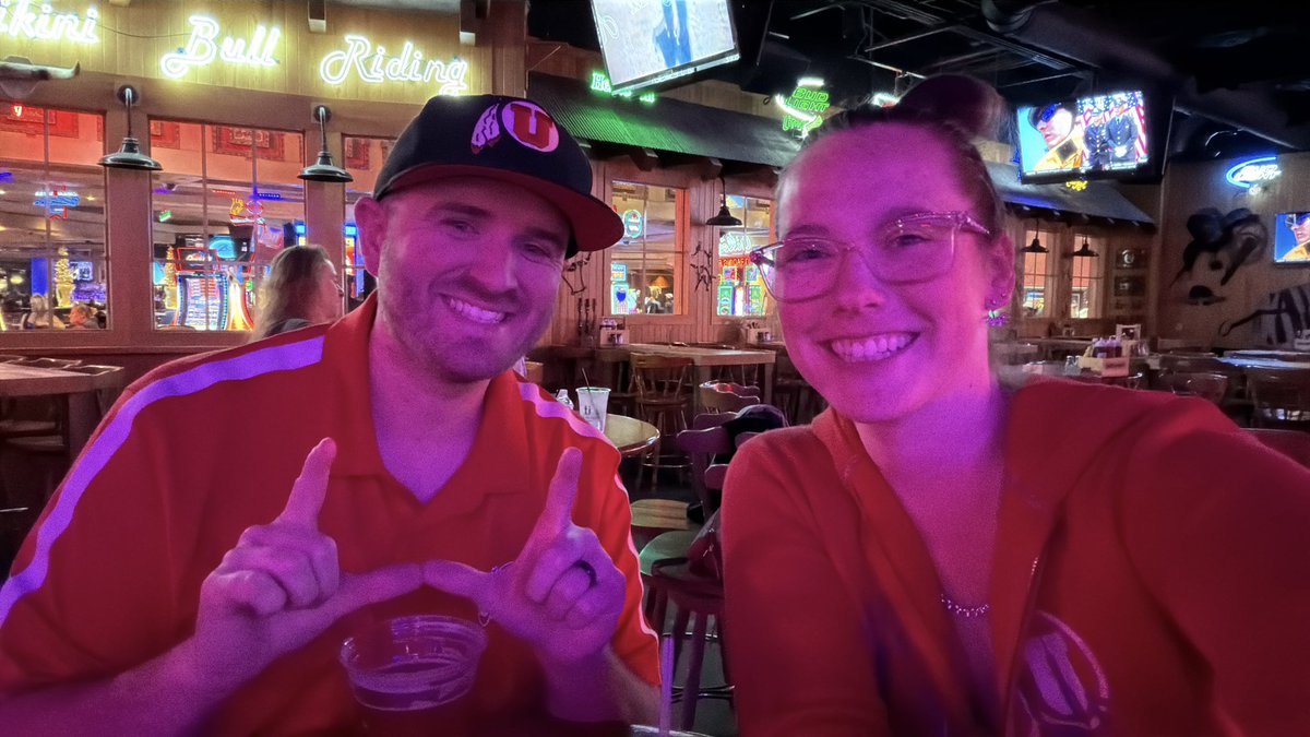 corey_cheech's tweet photo. Down on the strip in Vegas, already got 2 #GoUtes from fellow fans!
And 1 down U from someone not even from Nebraska, must’ve been a BYU fan
@Utah_Football
#FlashTheU Friday! https://t.co/9IdcXe1Rp7