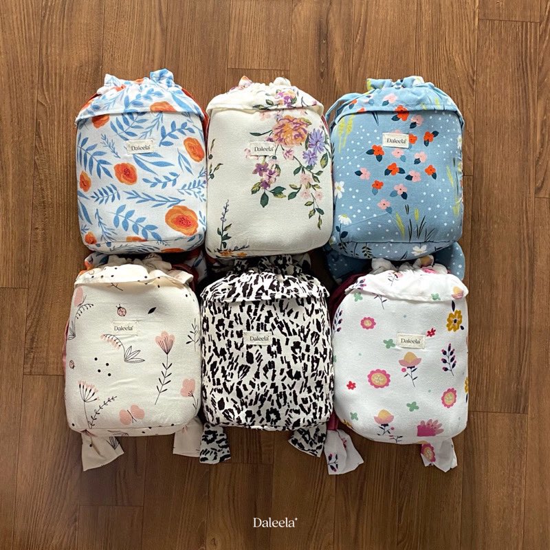 ruparipi_'s tweet image. This floral mukena set with a pouch is SO CUTE 🤍