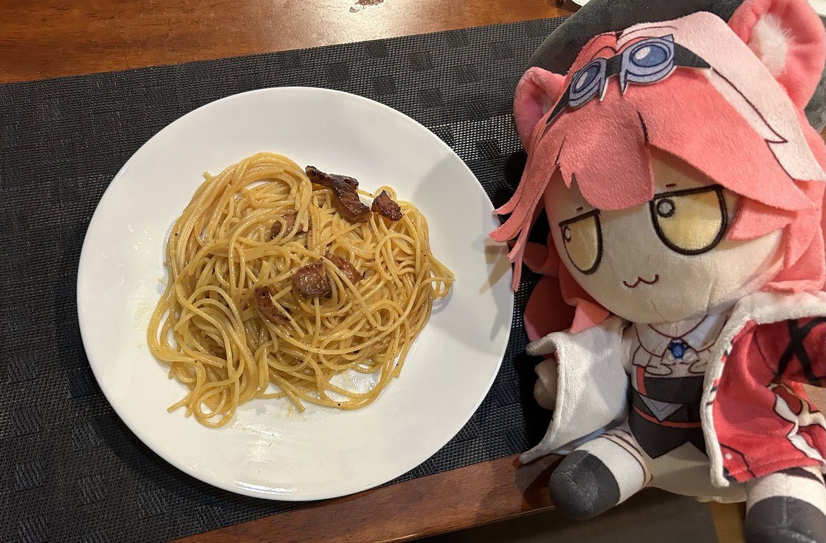 nanashililli's tweet photo. Made some carbonara today following Raora’s recipe! Hope I made mamma proud! #CiaoRaora

P.S. 
My own cat has been staring at the pasta 😅 https://t.co/BQQCA1qP0i