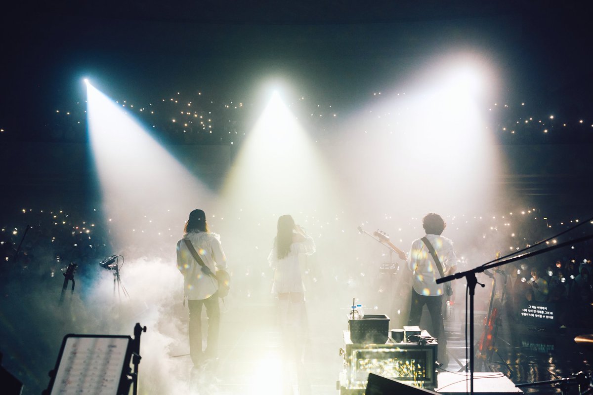 자우림 단독 콘서트
MIDNIGHT EXPRESS 2025–2026 : LIFE!

✦ 𝑫𝑨𝒀 1 𝑯𝑰𝑮𝑯𝑳𝑰𝑮𝑯𝑻 𝑷𝑯𝑶𝑻𝑶 ✦

#자우림 #단독콘서트
#Midnight_Express #20252026
#이화여자대학교대강당