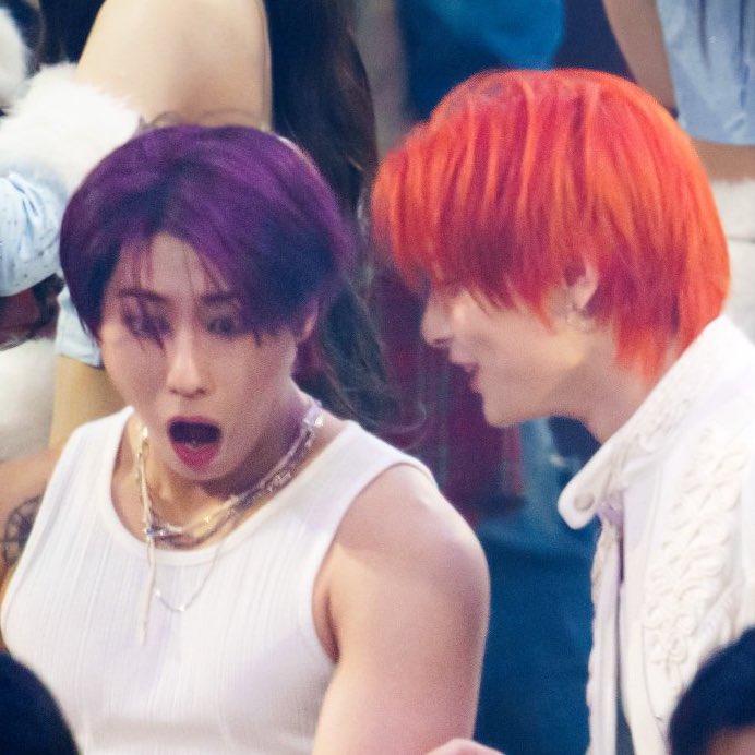 naurnotchan's tweet image. han jisung reaction when jeongin told him about the cartier earing hyunjin lost, how shocked he was pls 😭