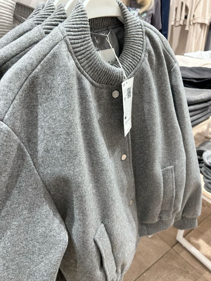 usacgixx's tweet image. knitwear collection with an effortlessly casual look

a thread