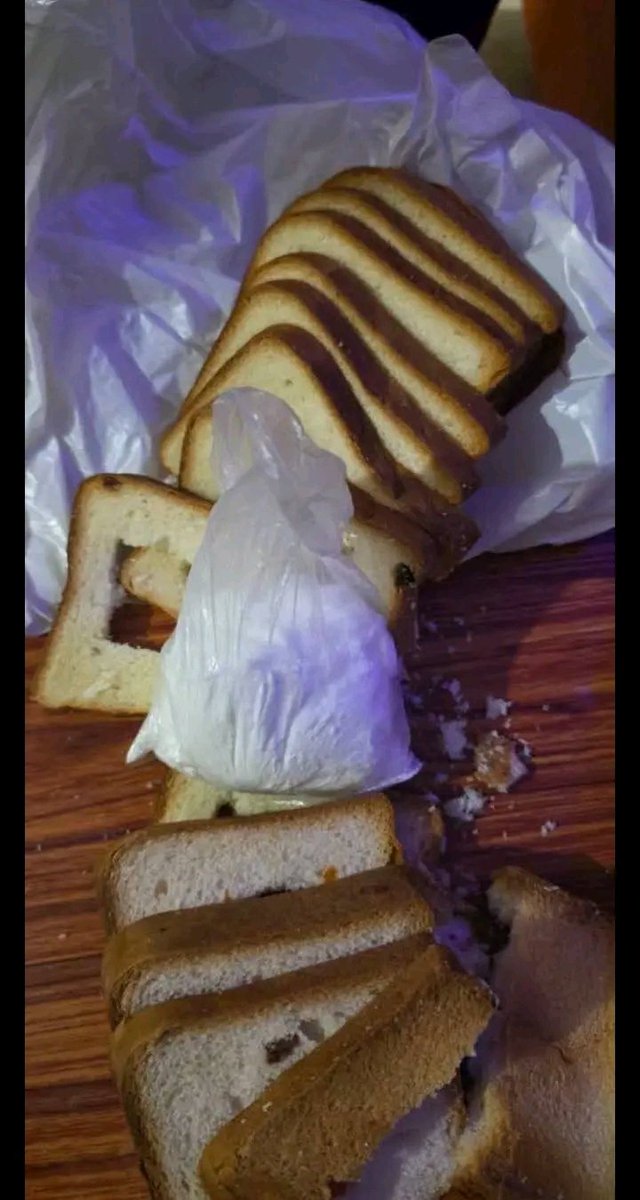 [BREAKING NEWS] Former miss nigeria🇳🇬 contestant arrested trying to enter India🇮🇳 with cocaine hidden in a loaf of bread.
The entire nigerian🇳🇬 nation shocked and embarrassed.