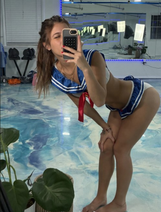 PervySimp's tweet photo. #jennypopach https://t.co/t4eZCFzQXt