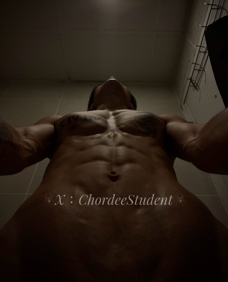 前男友沒教過妳吃東西要看著對方嗎