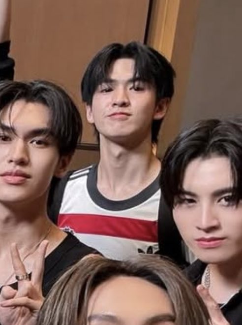 ArmTaen9's tweet image. ลูกฉันคือคนที่พร้อมกลับบ้านเสมอ เปลี่ยนเสื้อสะพายกระเป๋าเตรียมเรียกไรเดอร์ 5555555