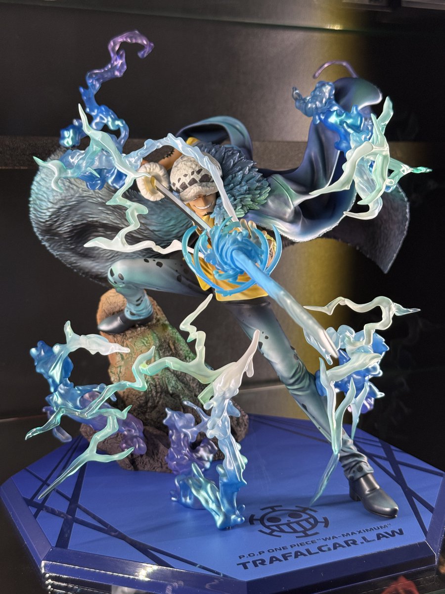 まずはMAXIMUMのローから紹介しましょう✨
正直驚きました。マルコに匹敵するクオリティです。
彩色はもちろん帽子の質感や足元にある岩など今回は
造形面で目を引く点がいつもより明らかに多いです。
実は裏で造形王を意識してたんじゃないか説😂

#それはないか 
#ONEPIECE 
#ワンピースフィギュア