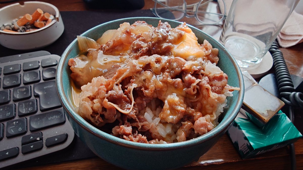 すき家の冷凍牛丼を食べました。
#牛丼
#おうちごはん