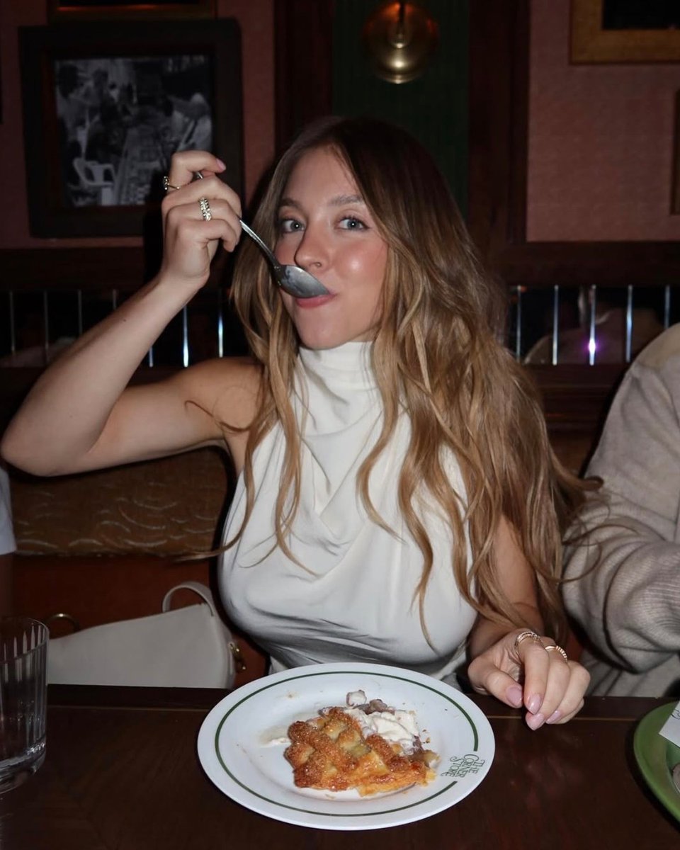 pov: you’re on a date with sydney sweeney