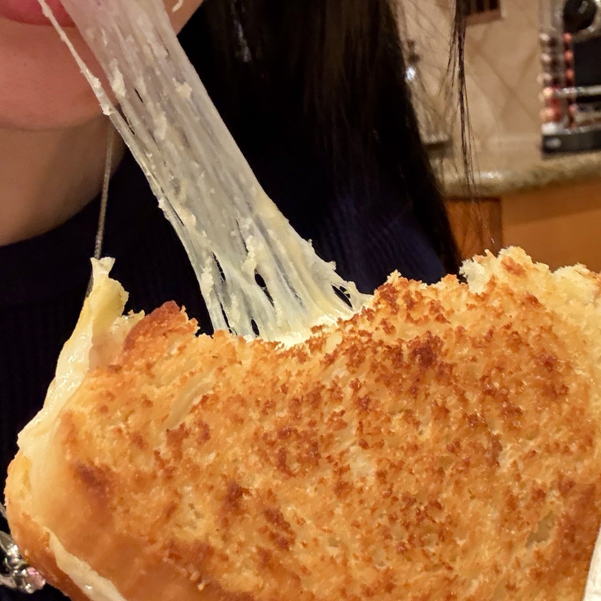 okay everyone come get your grilled cheese