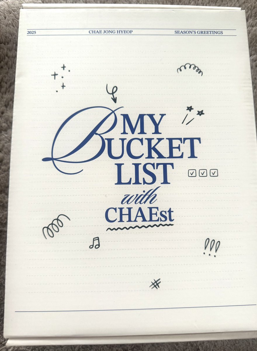 Chaest_SY's tweet photo. #2025CHAEJONGHYEOPSEASONSGREETING #MYBUCKETLIST #CHAEst🌻明日から出掛けるので🇲🇾✈️お片付け格納📦Diaryにはヒョプくん予定やIG🆙メモ📝毎日目にする場所に飾り一年間楽しませて頂きました😊💞1/23発売の写真集に2026🗓️付いてたら嬉しいのにな😅@chaejh_official
#ChaeJongHyeop
#チェジョンヒョプ https://t.co/w8g3hlXj5R