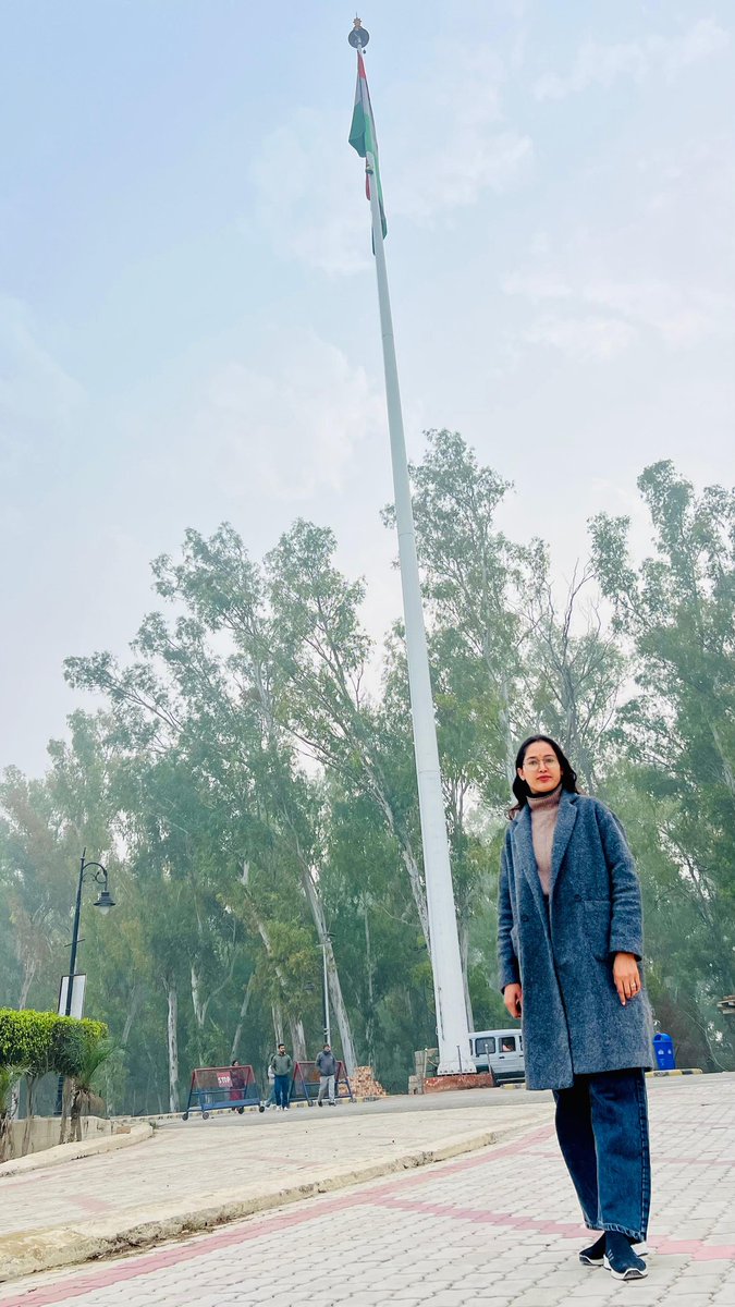 अपने में व्यस्त होने का अनुभव 
वाकई में आनंददायक है 
🩷💫