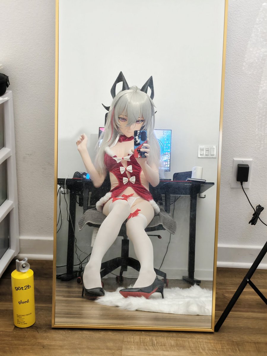 Instant233's tweet image. 不给我送礼物用大角顶飞喵～
#着ぐるみ #kigurumi #赞妮 #WutheringWaves