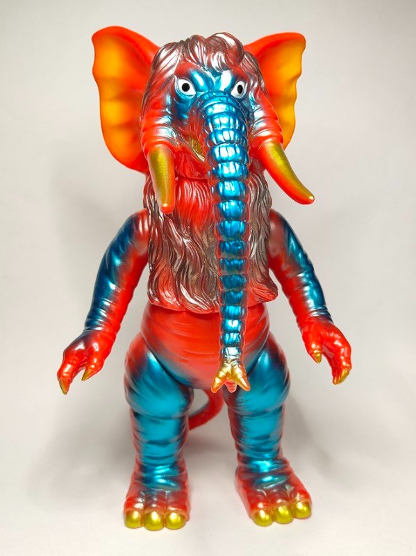 タイガンのソフビを入手 赤成型色に青メタ、髪がカッパーぽくて高貴な