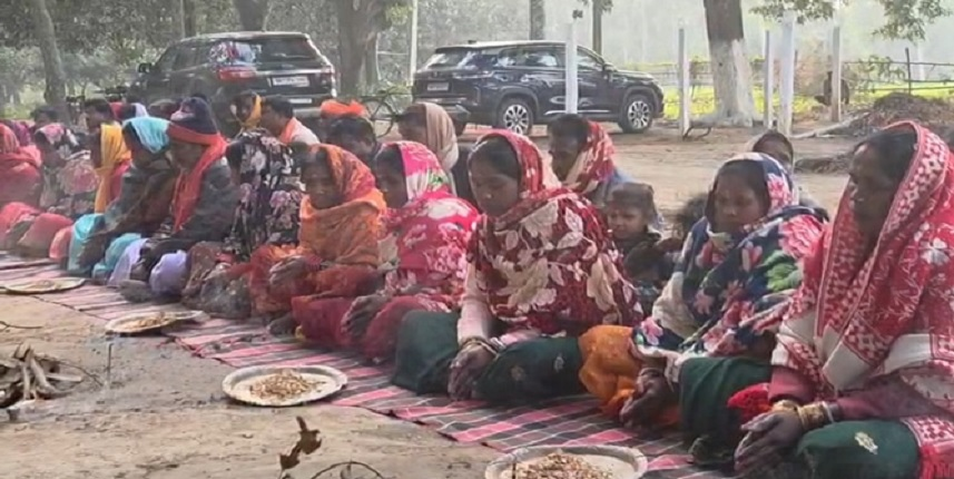 SudarshanNewsTV's tweet photo. भोले-भाले लोगों को बनाया गया था ईसाई, अब लौटे सनातन धर्म में; पूर्णिया में 100 से अधिक परिवारों की हुई घर वापसी

#gharwapsi #SanatanDharma #Sanatanhindu #ईसाई #सनातनधर्म #पूर्णिया
 https://t.co/lVdJJb8CNo https://t.co/8oWLA7F7fE