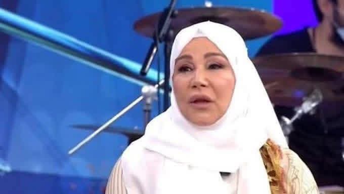 Sanatçı Sabahat Akkiraz'dan "Kadın sesi günah olduğu için mesleğimi bıraktım." diyen şarkıcı Güler ışık'a:

''Konuşmayı da bırakmaman üzücü!''