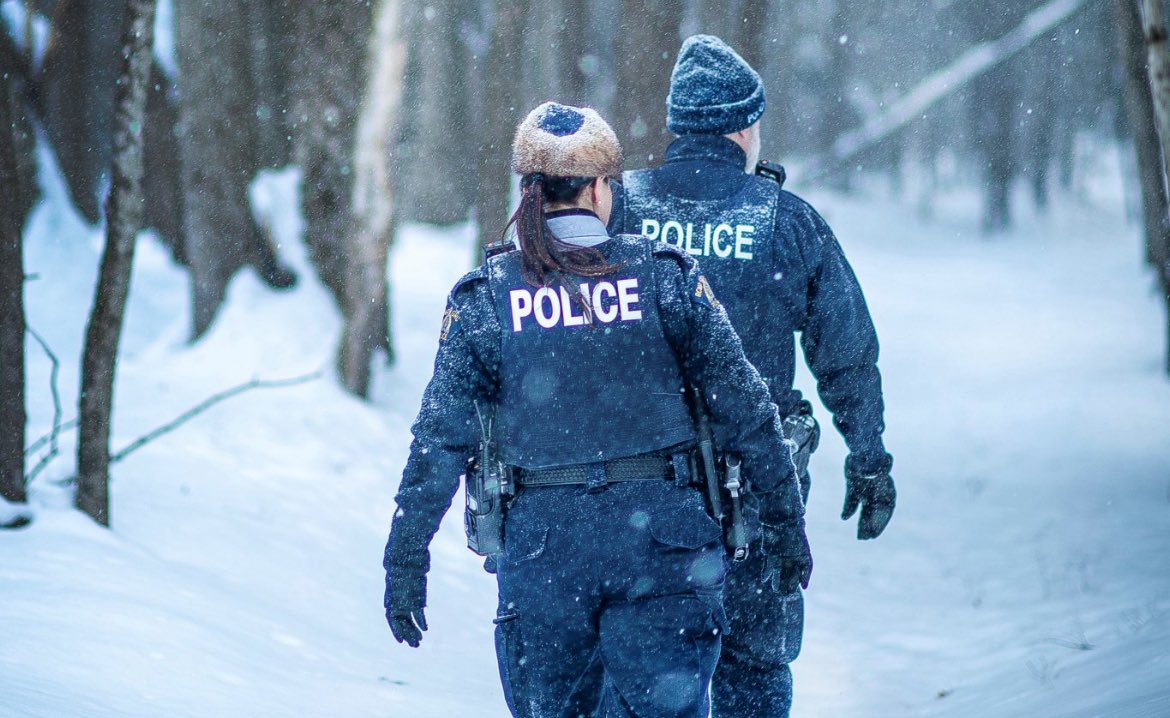 401_da_sarpanch's tweet image. #BORDER: RCMP Intercepts 19 Haitian Migrants Illegally Entering Canada From The U.S. Near📍Montérégie, QC On Christmas, After U.S. Border Patrol Alerted The RCMP. 6 Were Treated For Frostbite, 2 Children Sent To Hospital As Precaution. A Getaway Driver Was Arrested. All…