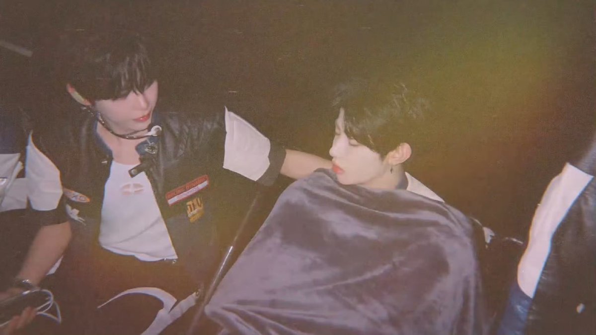 IM SOBBING😭😭😭😭😭😭😭😭