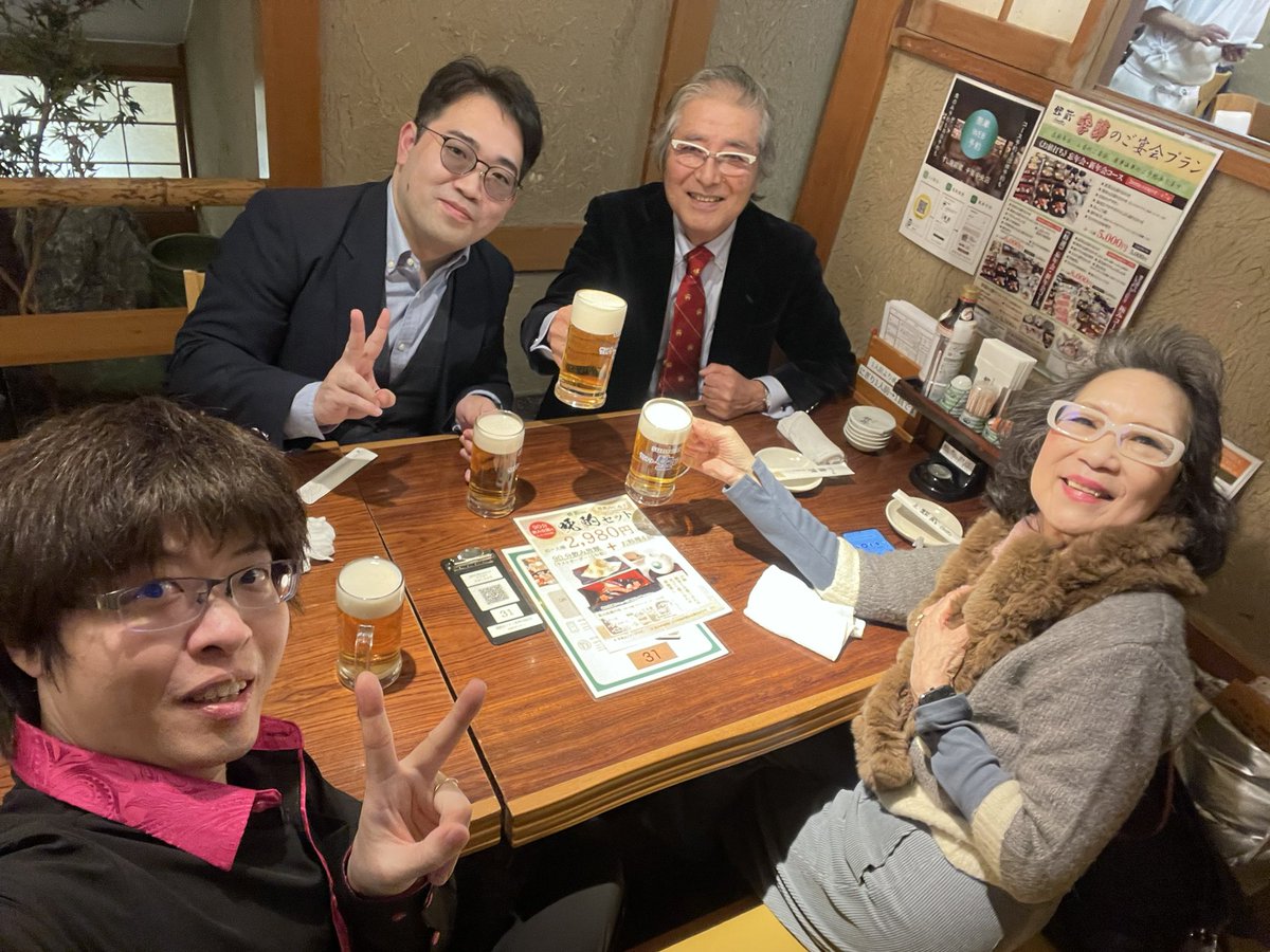 昨日はりゅうよしこ ディナーショーでした。
京成ホテルミラマーレにて。
とても賑やかで楽しいパーティーでした^_^
ピアノソロで一曲、今年一年の感謝の気持ちを込めてラ・カンパネラを弾かせていただきました。
さて、これで今年は仕事納めです♪
年内残りはゆっくり過ごしたいと思います☆