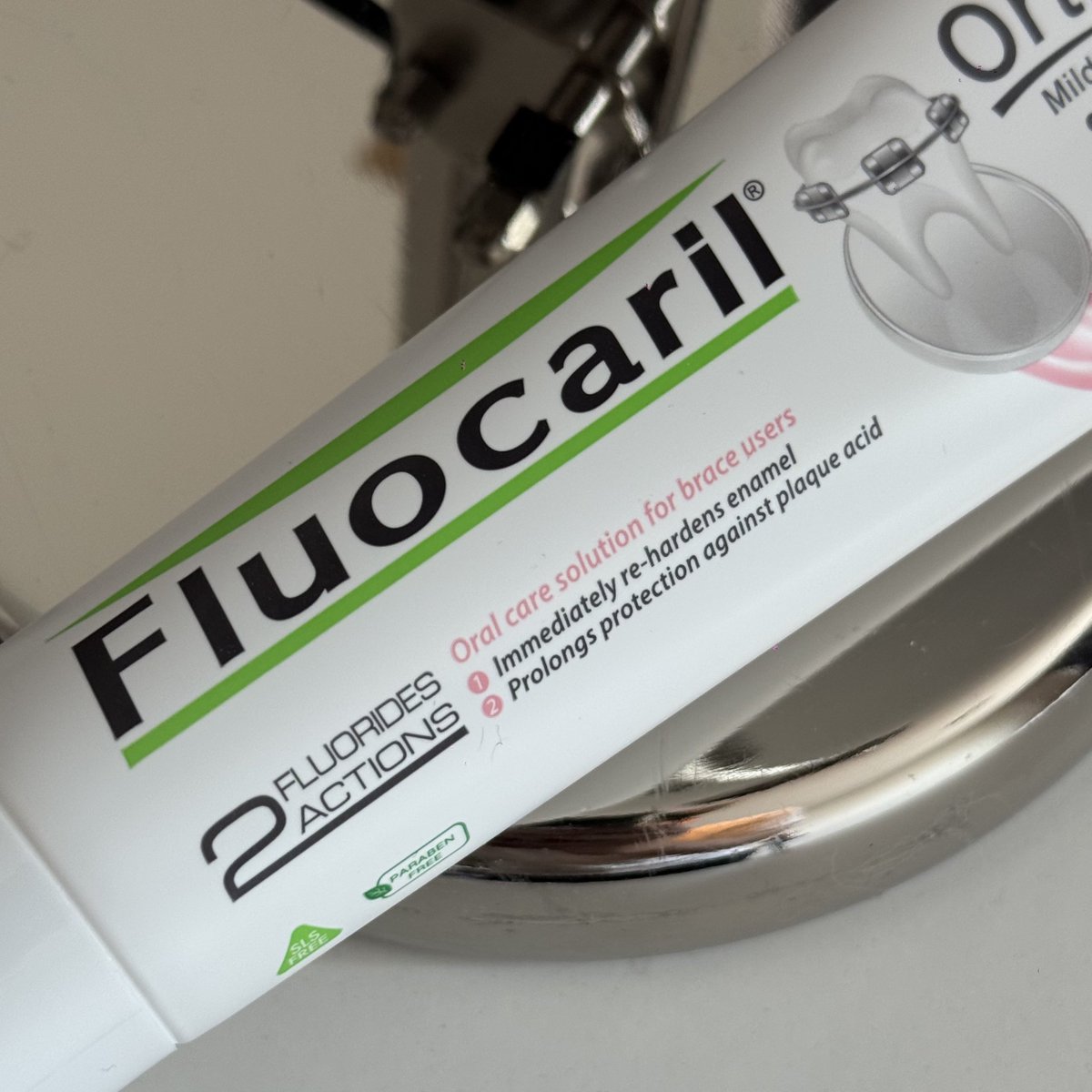 oohs00's tweet image. มุมปากนี่หายคล้ำเลยหลังเปลี่ยนแค่หลอดเดียว ขอบคุณทวิตนึงที่พูดถึง SLS ในยาสีฟันมาก ไม่งั้นก็ไม่รู้ 😭

- ราคาแรงกว่ารุ่นปกติ ใครไม่มีปัญหาไม่จำเป็นต้องใช้
- นี่แปรงแห้งทุกวัน พอใช้สูตรอ่อนโยนแล้วดีกับสุขภาพริมฝีปากมาก