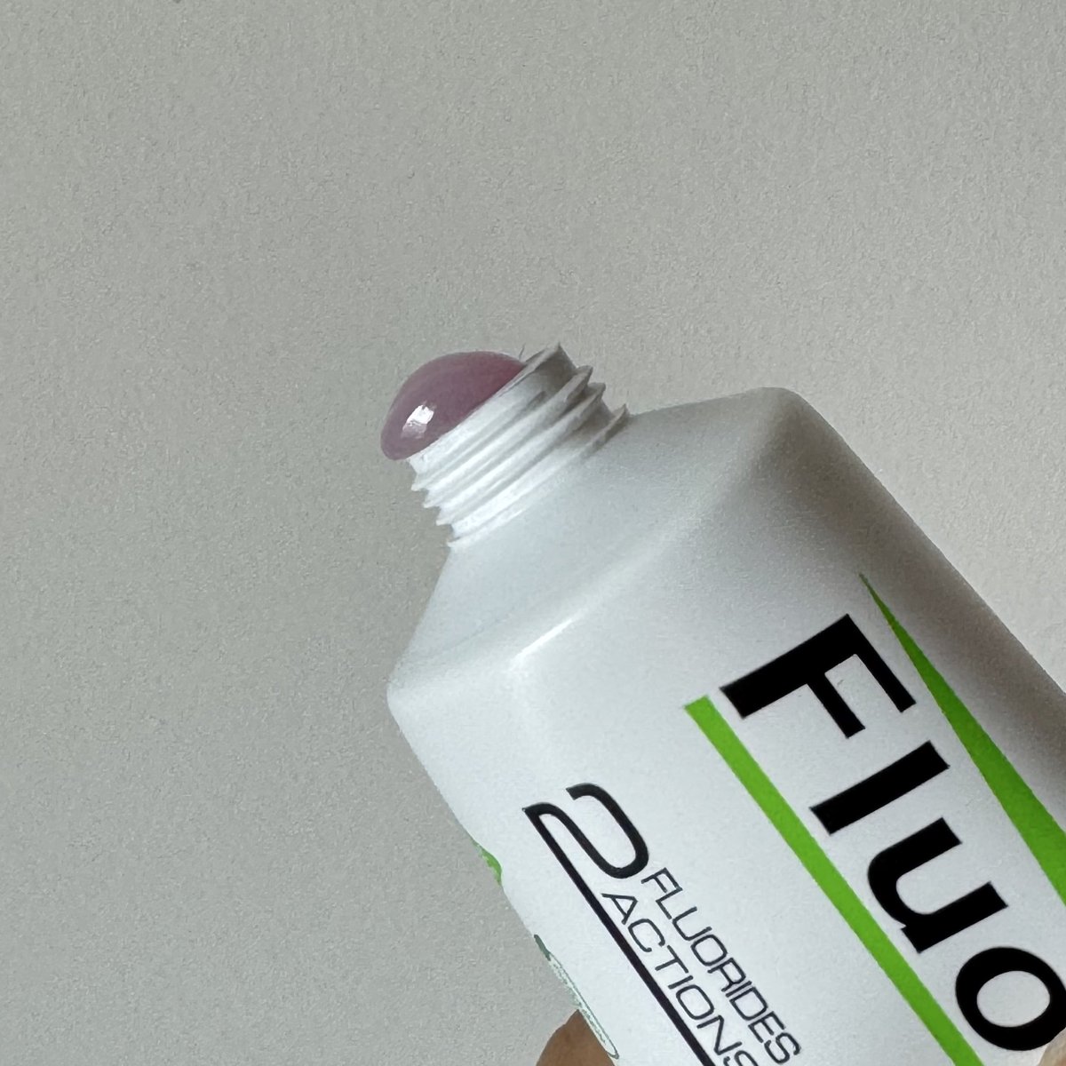 oohs00's tweet image. มุมปากนี่หายคล้ำเลยหลังเปลี่ยนแค่หลอดเดียว ขอบคุณทวิตนึงที่พูดถึง SLS ในยาสีฟันมาก ไม่งั้นก็ไม่รู้ 😭

- ราคาแรงกว่ารุ่นปกติ ใครไม่มีปัญหาไม่จำเป็นต้องใช้
- นี่แปรงแห้งทุกวัน พอใช้สูตรอ่อนโยนแล้วดีกับสุขภาพริมฝีปากมาก