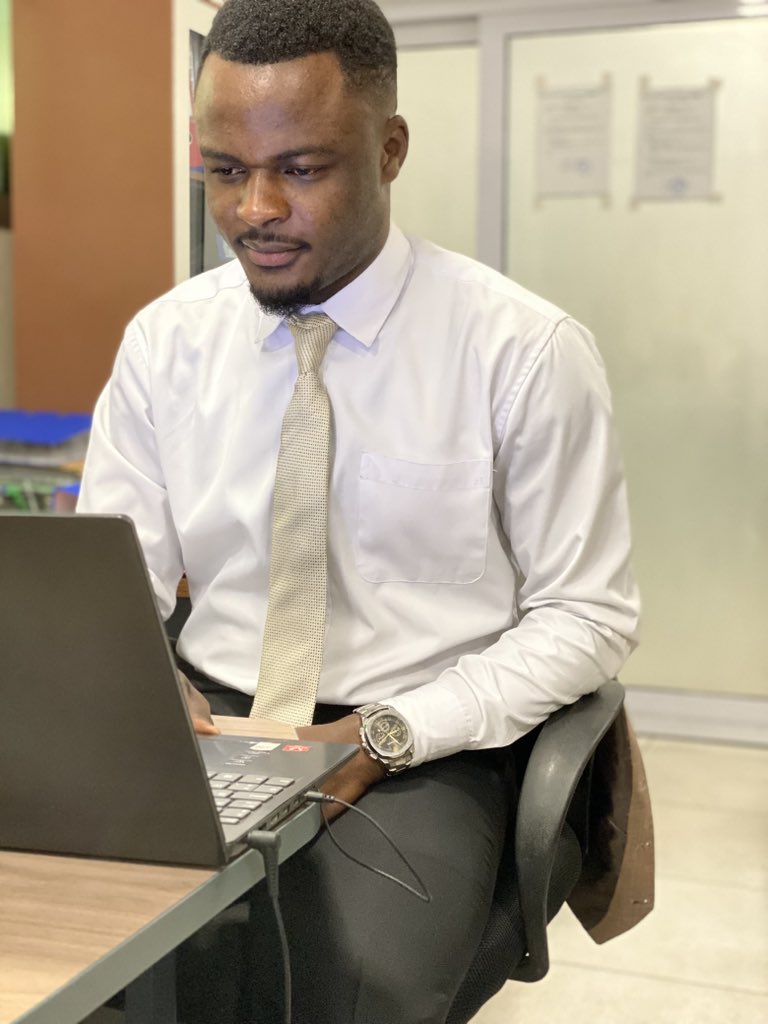 Un an de plus, une nouvelle page qui s’écrit.
Merci à la vie pour les leçons, les défis et les bénédictions.
Que cette nouvelle année soit encore meilleure 🎉🎊🎂