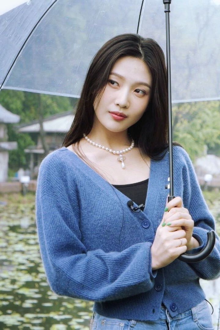 ranikakuy's tweet image. Audreynia Ranika Angkadiredja, 1996

Saya janda. Tapi kayaknya saya lebih cocok sama warna biru tantrum dibanding warna ungu janda. Coba saya mau liat calon kawan cocok gak kalo pake warna biru tantrum?