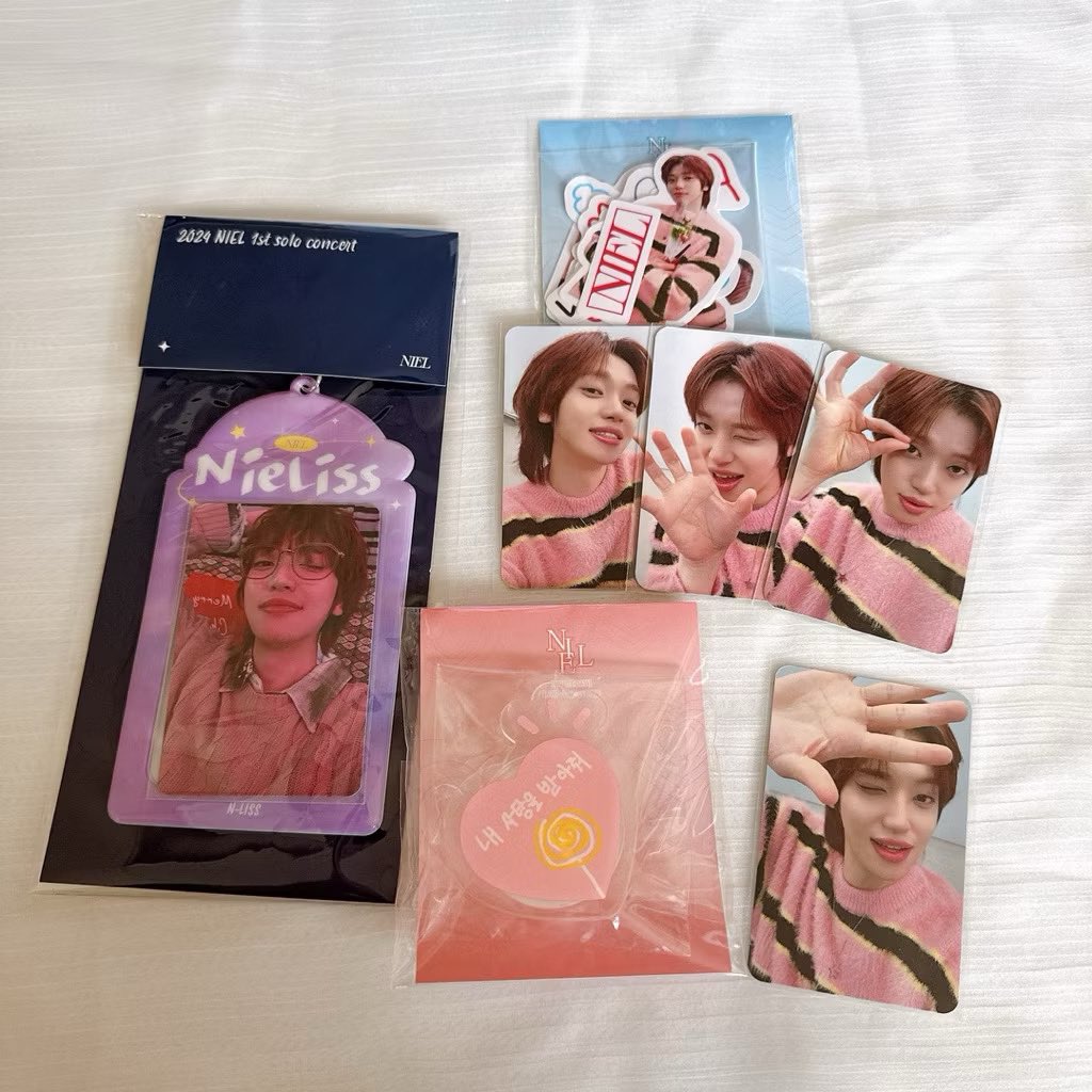NIEL "NIELISS" + White Day Pop Up Store 

1. Photocard Holder - RM30
2. Sticker Set (3 PC in SET) - RM30
3. Griptok - RM30

Postage start from RM10 (West Msia)
depends on weights

#TEENTOP #틴탑 #NIEL #니엘