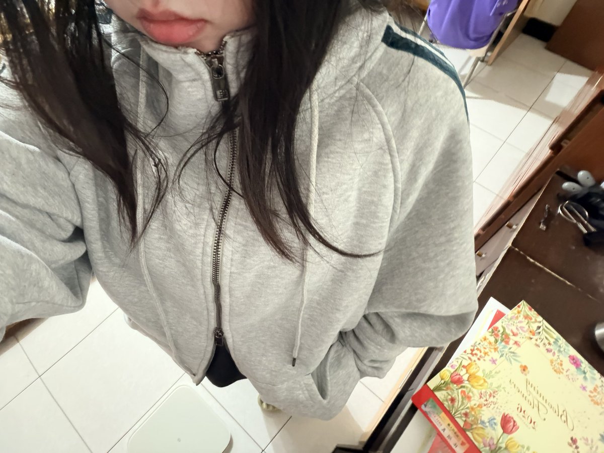外套一點都不保暖就像我一點都感受不到你愛我的感覺 https://t.co/nMAkNQjLyX