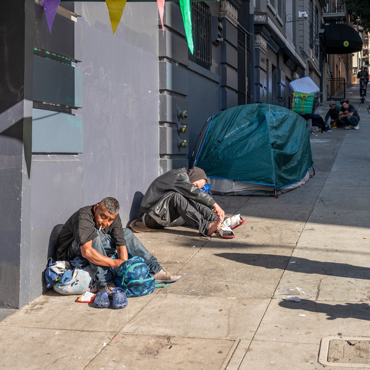 commiepommie's tweet image. 🇺🇸 A phrase is going viral in China right now: “the US kill line” and it isn’t propaganda, it’s a metaphor that finally names a reality Americans have lived with for years.

In gaming, a kill line is the point where defence no longer matters. Cross it and one hit ends you.…