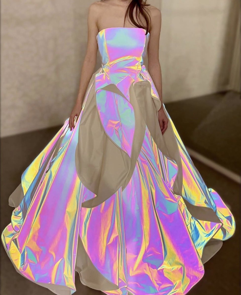 arabo_03's tweet photo. オーロラリフレクターを使ったウエディングドレス👗
ぱっと見白いドレスがオーロラに輝く！
神秘的な式に！ https://t.co/iTm1PcpHPv