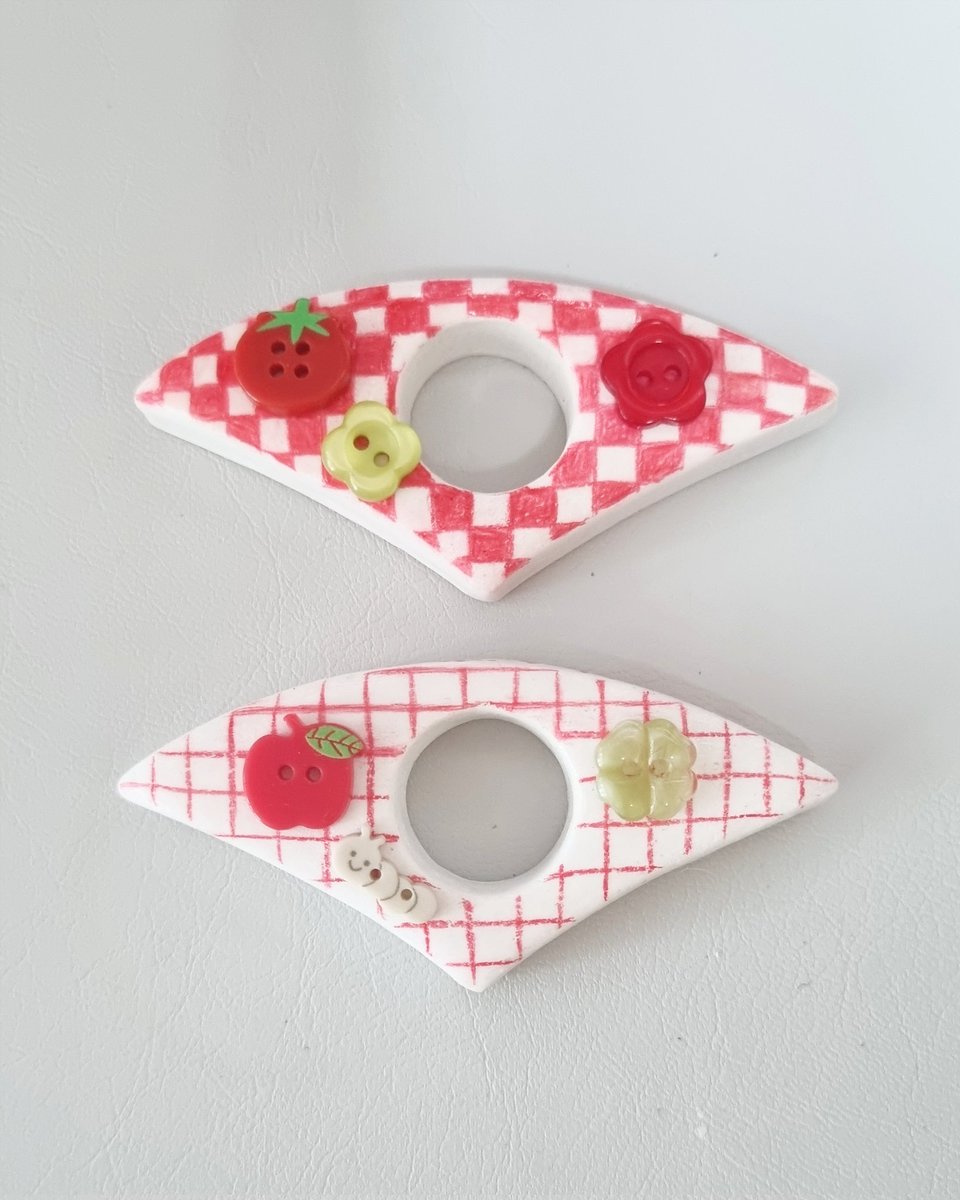 atgz_studio's tweet image. 트위터에 먼저 공개하는 독서링 디자인✨👀 한쪽 면에 미니 단추로 포인트를 주었어요. 주말까지 작업하고 다음주에 네이버스마트스토어 오픈 예정입니다! 열심히 일하고 있어요🏃‍♀️🏃‍♀️🏃‍♀️