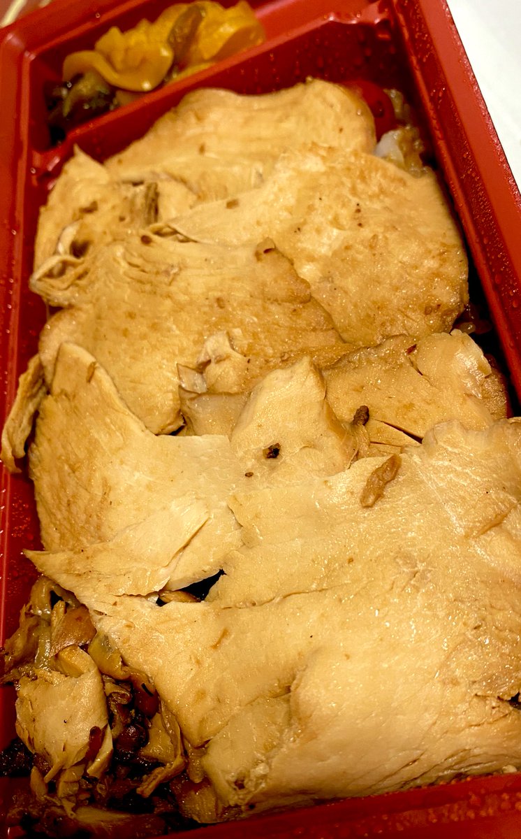 1カ月ぶりの鳥弁じゃ〜♡

うまみみみみみみみみみみみみみみみみみ
登利平の鳥弁好きには1枚目の違和感気づくはず… 