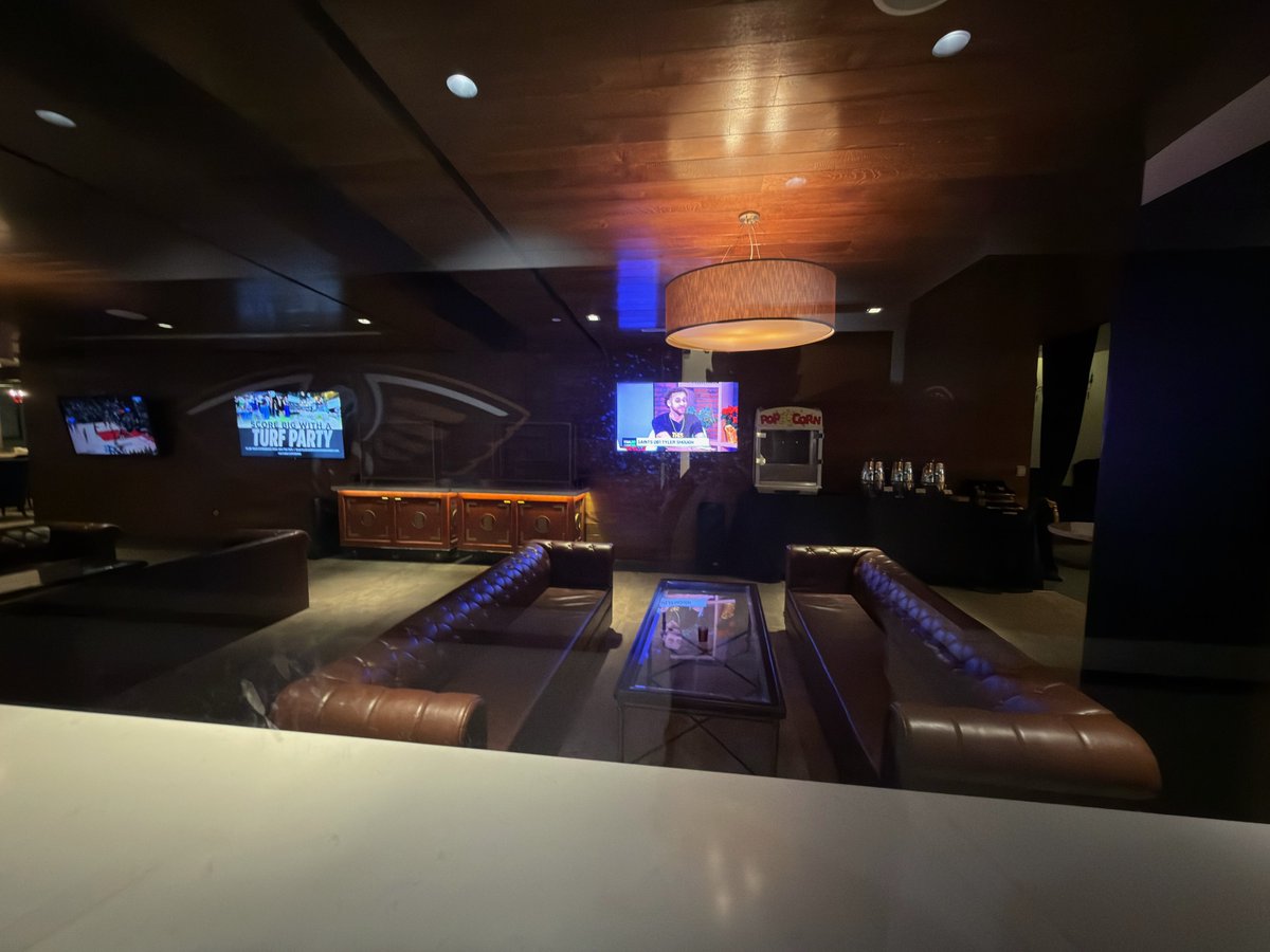 JonoBarnes's tweet image. I went from working in the arena to being played in the arena. What a life I tell ya