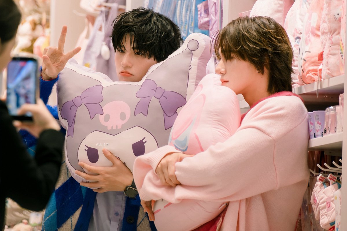 chibi_bow's tweet image. คุโรกายกับเมโลนิ โคดจะน่ารักกกกก 🥹🩵🩷

SKYNANI MOSHI DREAMLAND

#MoshiMoshixSkyNani
#SkyNani #สกายนานิ
#skywongravee #hirunkit_