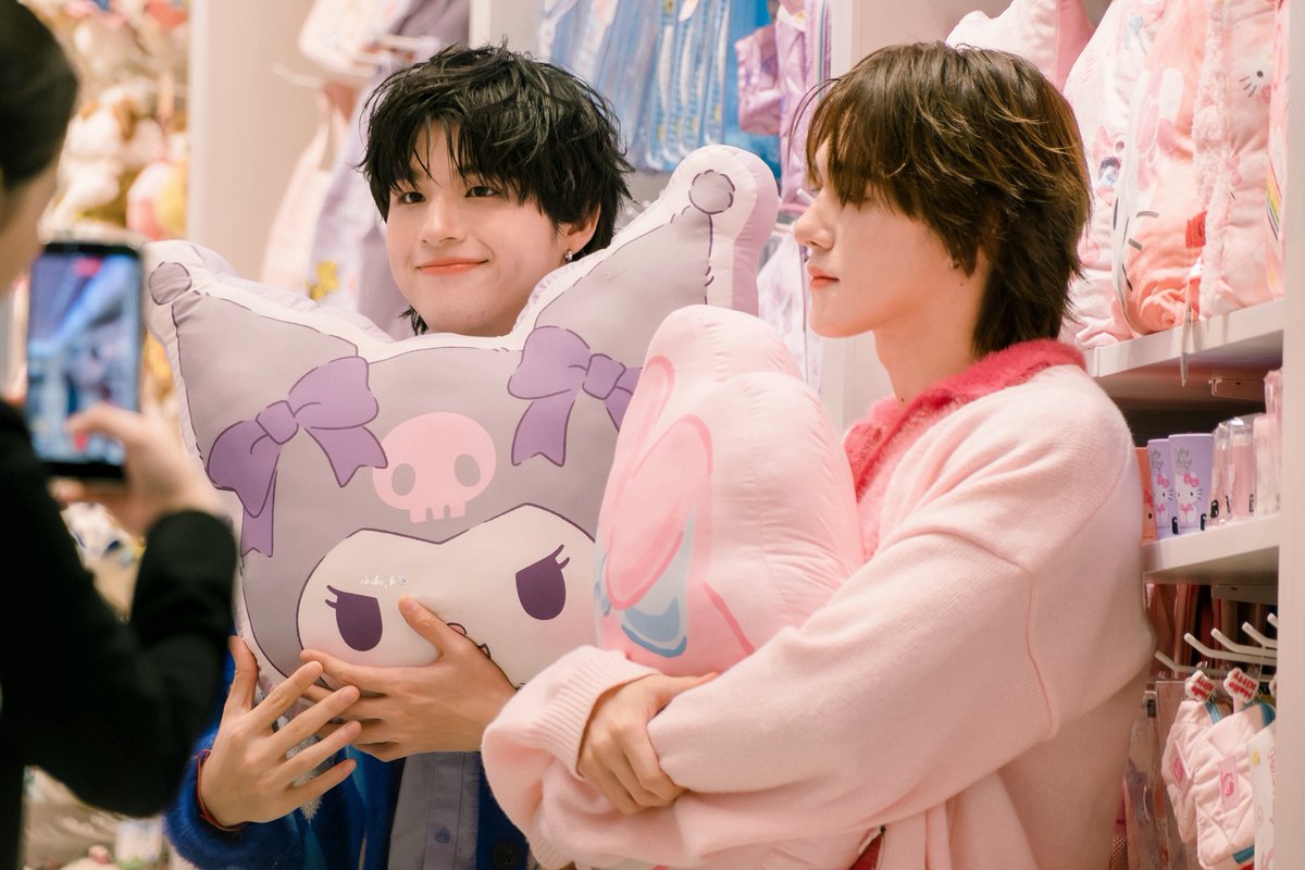 chibi_bow's tweet image. คุโรกายกับเมโลนิ โคดจะน่ารักกกกก 🥹🩵🩷

SKYNANI MOSHI DREAMLAND

#MoshiMoshixSkyNani
#SkyNani #สกายนานิ
#skywongravee #hirunkit_