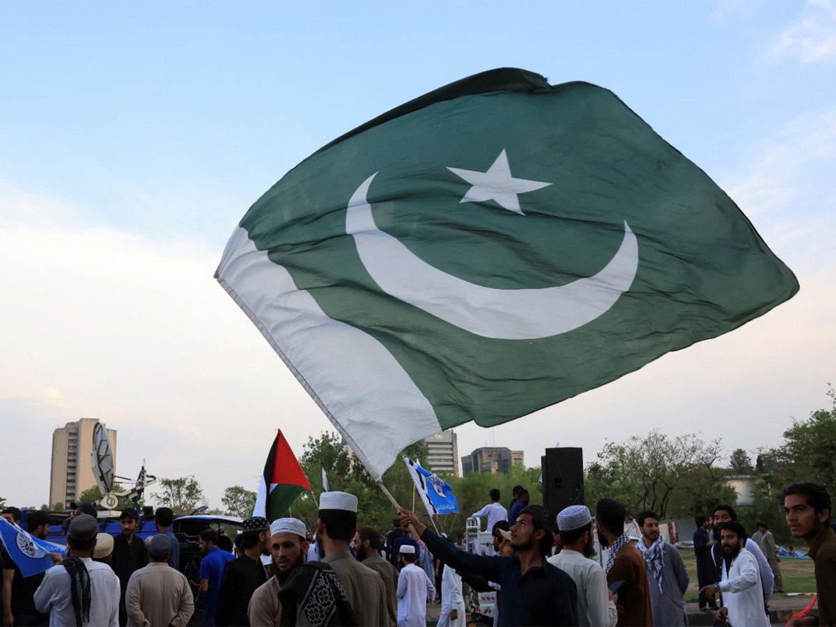 TheDailyMilap's tweet image. پاکستان کے گورننس کے فرق اقتصادی ترقی میں رکاوٹ ہیں، #ICMA رپورٹ اصلاحات پر زور دیتی ہے

 • انسٹی ٹیوٹ آف کاسٹ اینڈ مینجمنٹ اکاؤنٹنٹس آف پاکستان (ICMA) کی ایک جامع رپورٹ گورننس کے اہم خلا کو نمایاں کرتی ہے جو پاکستان کی معاشی کارکردگی، ادارہ جاتی ساکھ اور سرمایہ کاروں کے اعتماد