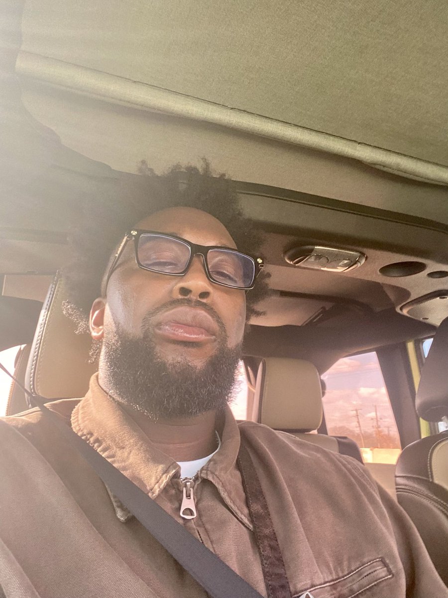 BoweDante's tweet photo. Merry 🎄 https://t.co/Xnq4i5srpe