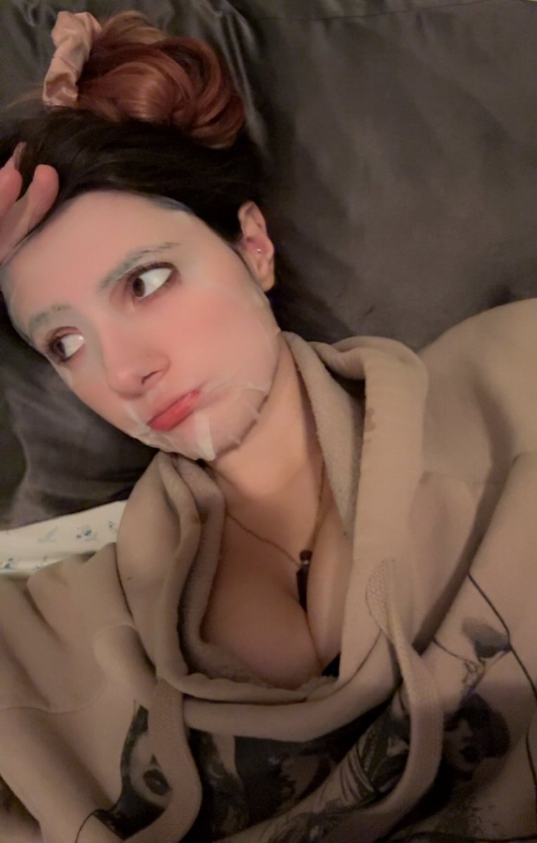 NotFGems's tweet image. bud and i are having a lil face mask and self care night