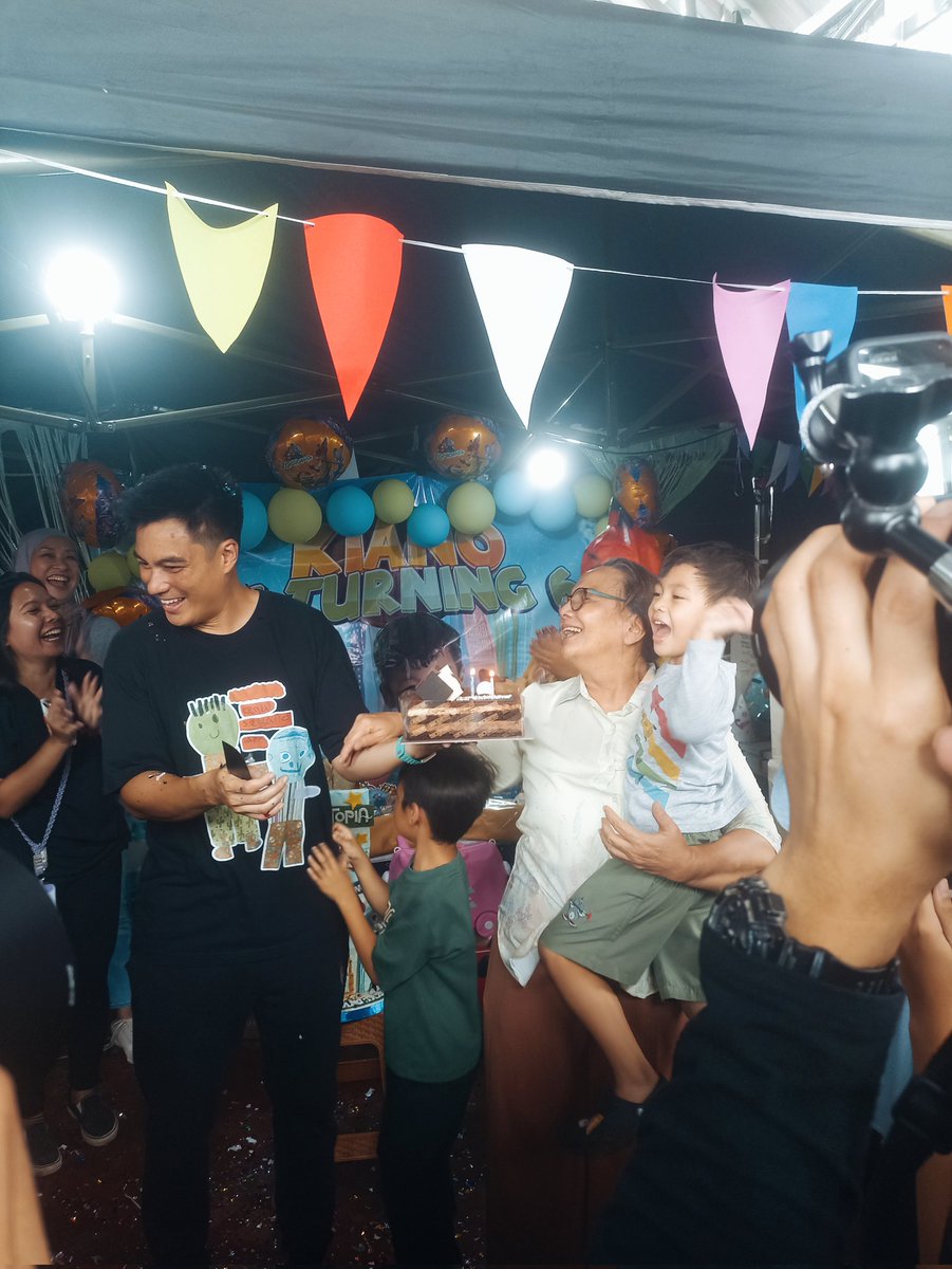 Kiano and Ibu Christine Hakim surprised birthday party!!! 🎉🎉🎉