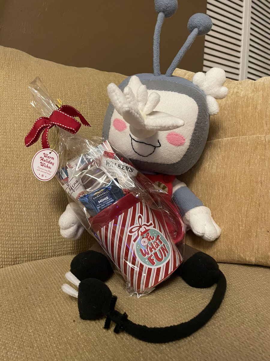 Merry (late) Christmas! Finally got around to finishing <a href="/GostCatt/">Gost</a> Bakery Tenna Plush! I’ve been holding off since the holidays got me more busy. At least I got this Tenna to help make a cake for a party! 

#BigShotBakeryAU #Tenna #deltarune