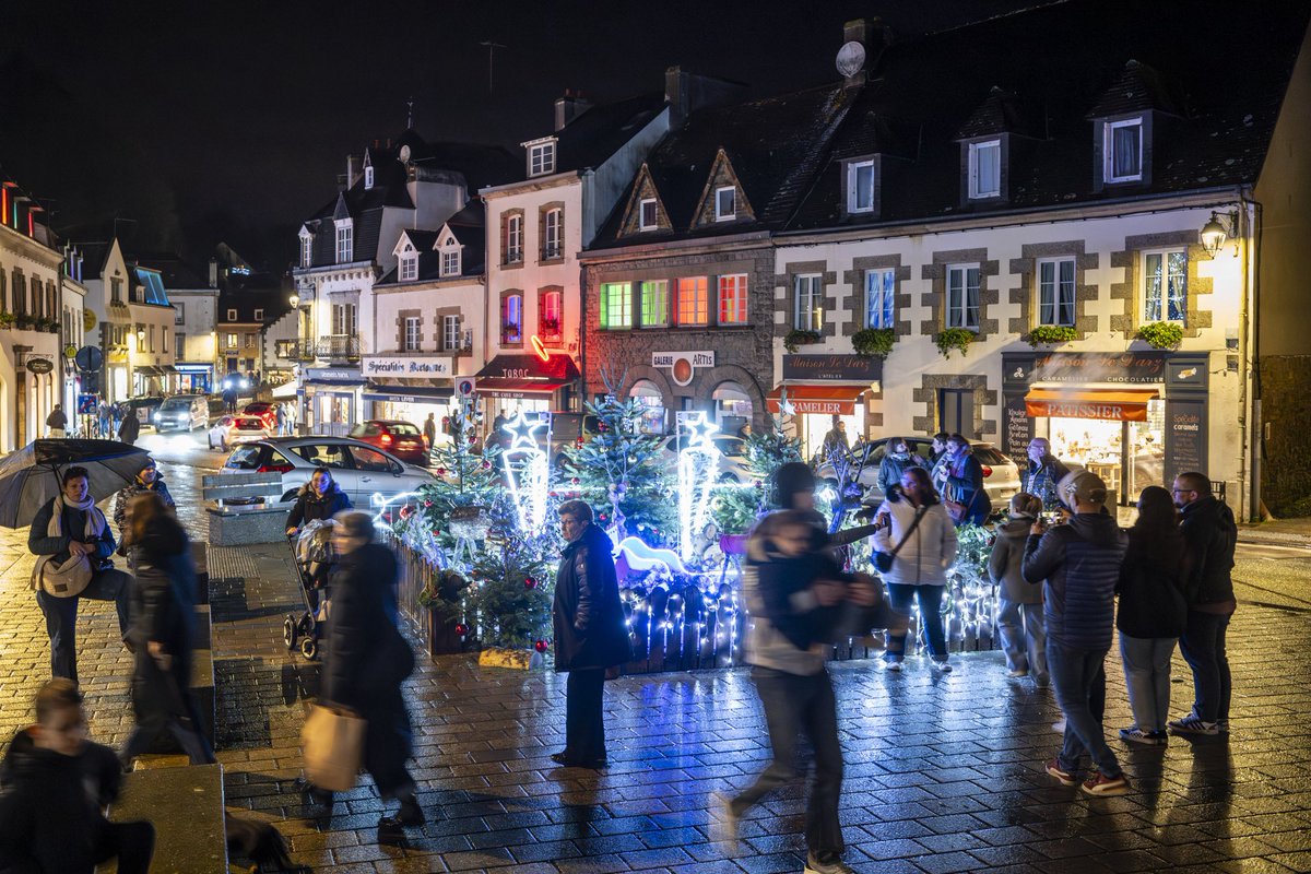 AlainThomasOff's tweet image. [FESTIViTÉS] 🎉

A l’occasion de la 9ème édition de « Pont-Aven en Lumière », Alain Thomas fête ses 30 ans de présence dans la célèbre cité des peintres avec une illumination de la façade de l’ancien Hôtel Julia : « Jardins de Lumière » 🌠

📅 Jusqu’au dimanche 4 janvier 2026
