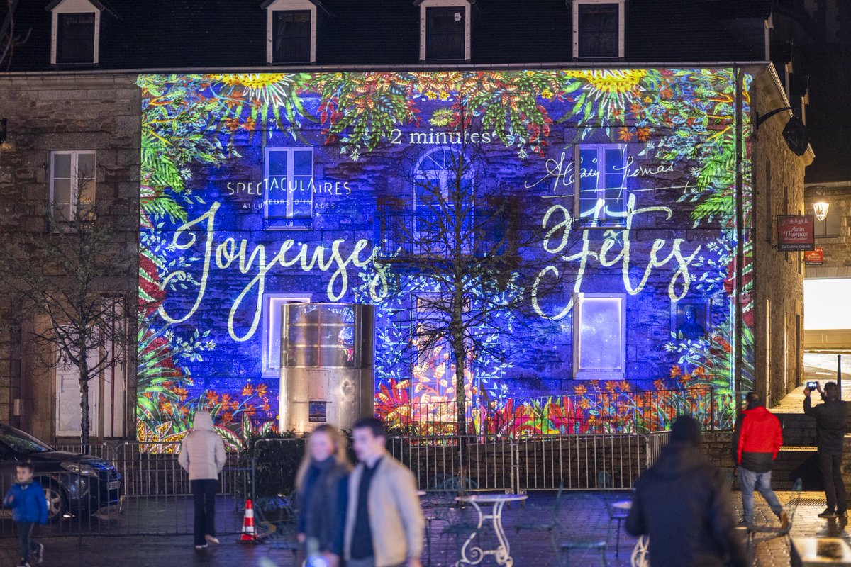 AlainThomasOff's tweet image. [FESTIViTÉS] 🎉

A l’occasion de la 9ème édition de « Pont-Aven en Lumière », Alain Thomas fête ses 30 ans de présence dans la célèbre cité des peintres avec une illumination de la façade de l’ancien Hôtel Julia : « Jardins de Lumière » 🌠

📅 Jusqu’au dimanche 4 janvier 2026