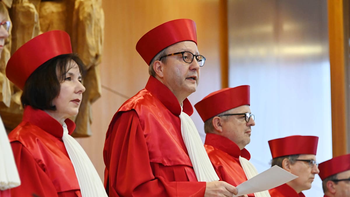 welt's tweet image. „Der AfD fehlt die DNA der pluralistischen Demokratie“, sagt Voßkuhle to.welt.de/PBxA0Qu