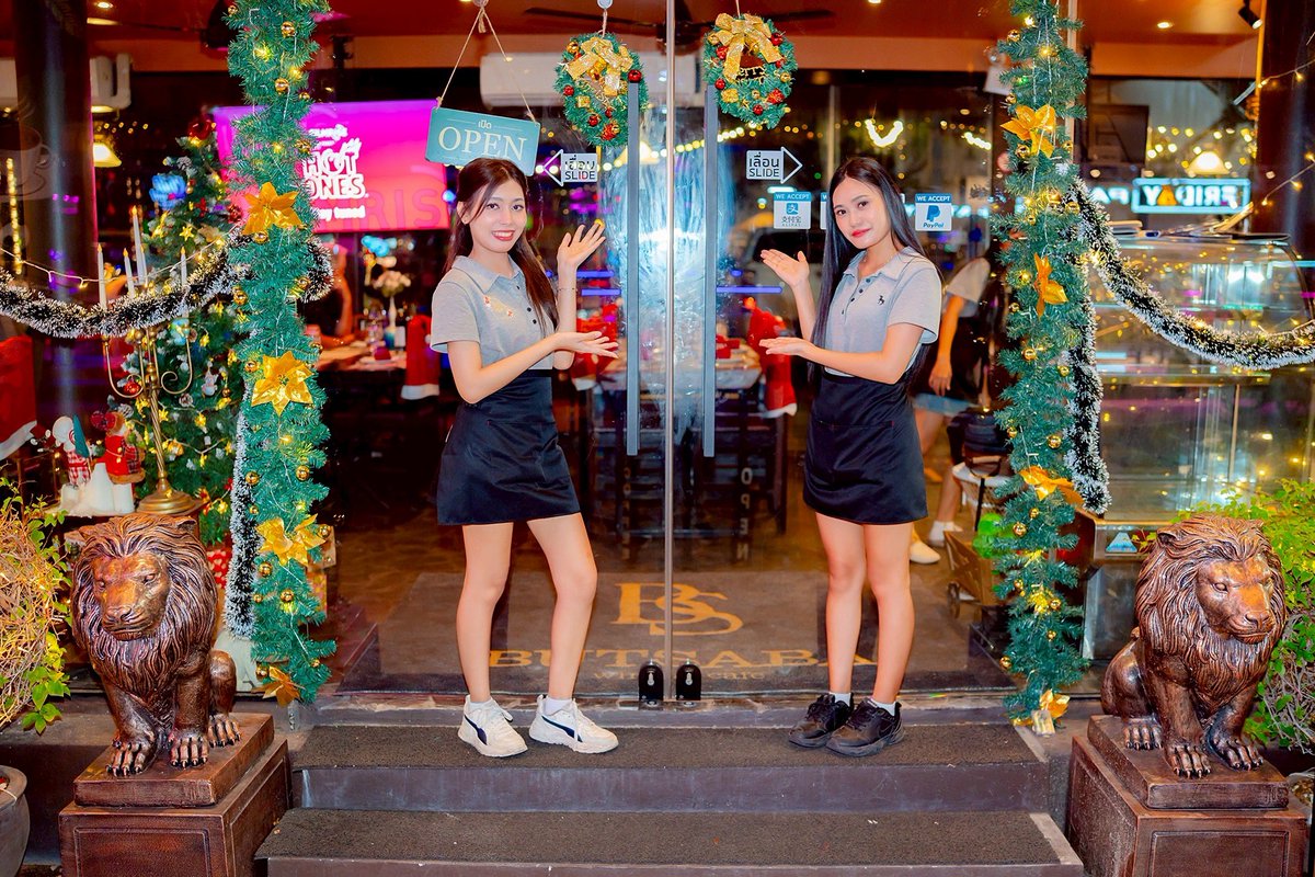 ButsabaWineCafe's tweet photo. ยินดีต้อนรับลูกค้าทุกท่าน ร้านอาหารอิตาเลียน ที่มีไวน์หลากหลายประเทศ ประเทศอิตาเลียน ประเทศออสเตรเลีย ประเทศชิลี ประเทศฝรั่งเศษ ประเทศโปรตุเกส 

ปีใหม่นี้อย่าลืมพาคนรัก ครอบครัว มากินข้าวทที่ร้านเรานะค่า 
#ร้านไวน์พัทยา  #พิซซ่าอบเตาฟื้นพัทยา #พิซซ่า https://t.co/x8hSHFq4oU