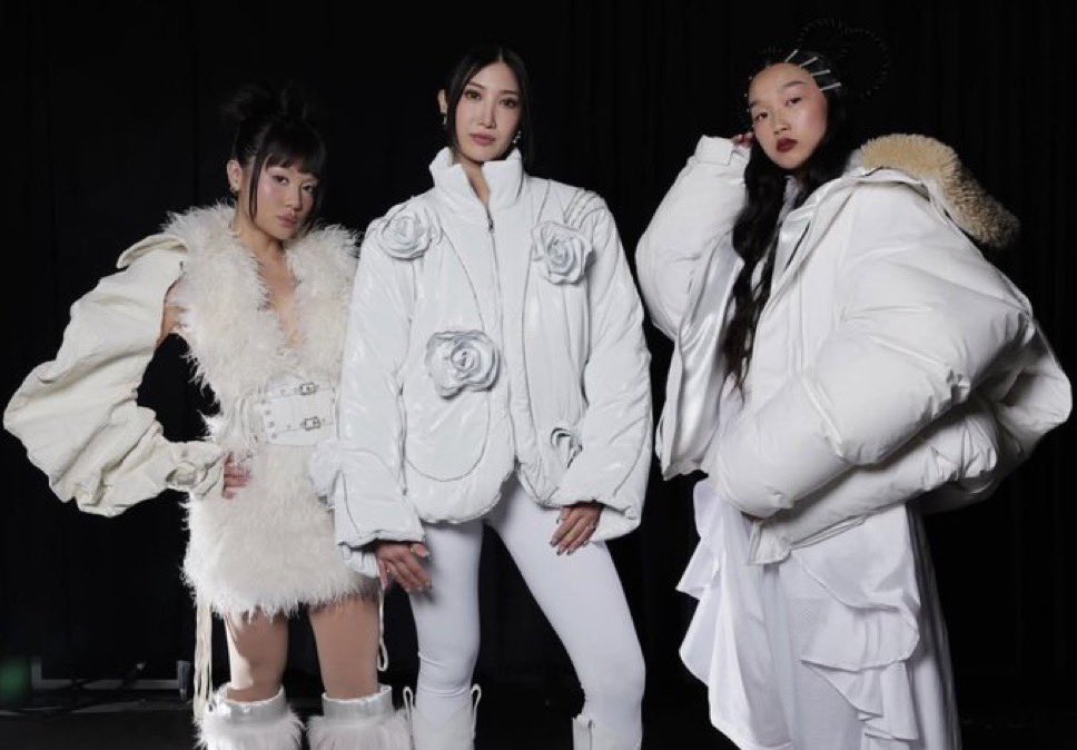 Roman_7610's tweet image. These are exact same pictures in a way so technically they recreated this