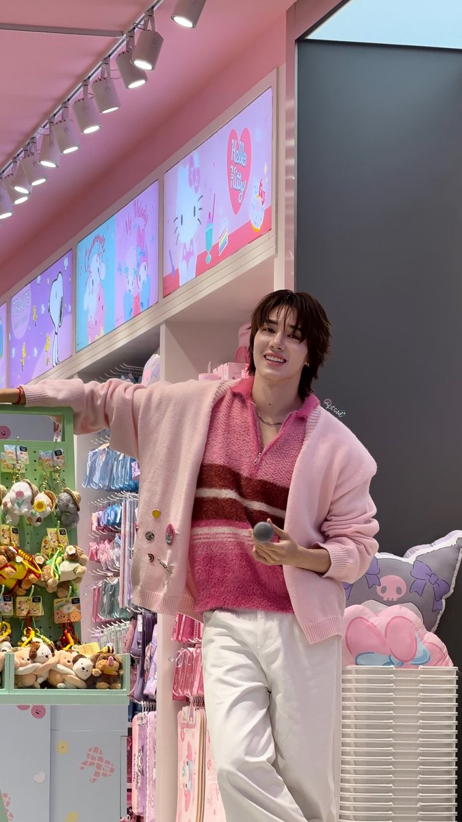 aptswl's tweet image. พี่หิรัญ สีชมพูยังเก็บความเท่ไม่ได้

SKYNANI MOSHI DREAMLAND

#MoshiMoshixSkyNani
#hirunkit_ @Hirunkit_